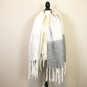 Elegant Gray and White Women's Scarf